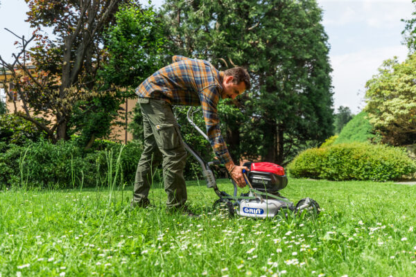 rasaerba grin BM37-82V - ALTEZZA CON OPERATORE