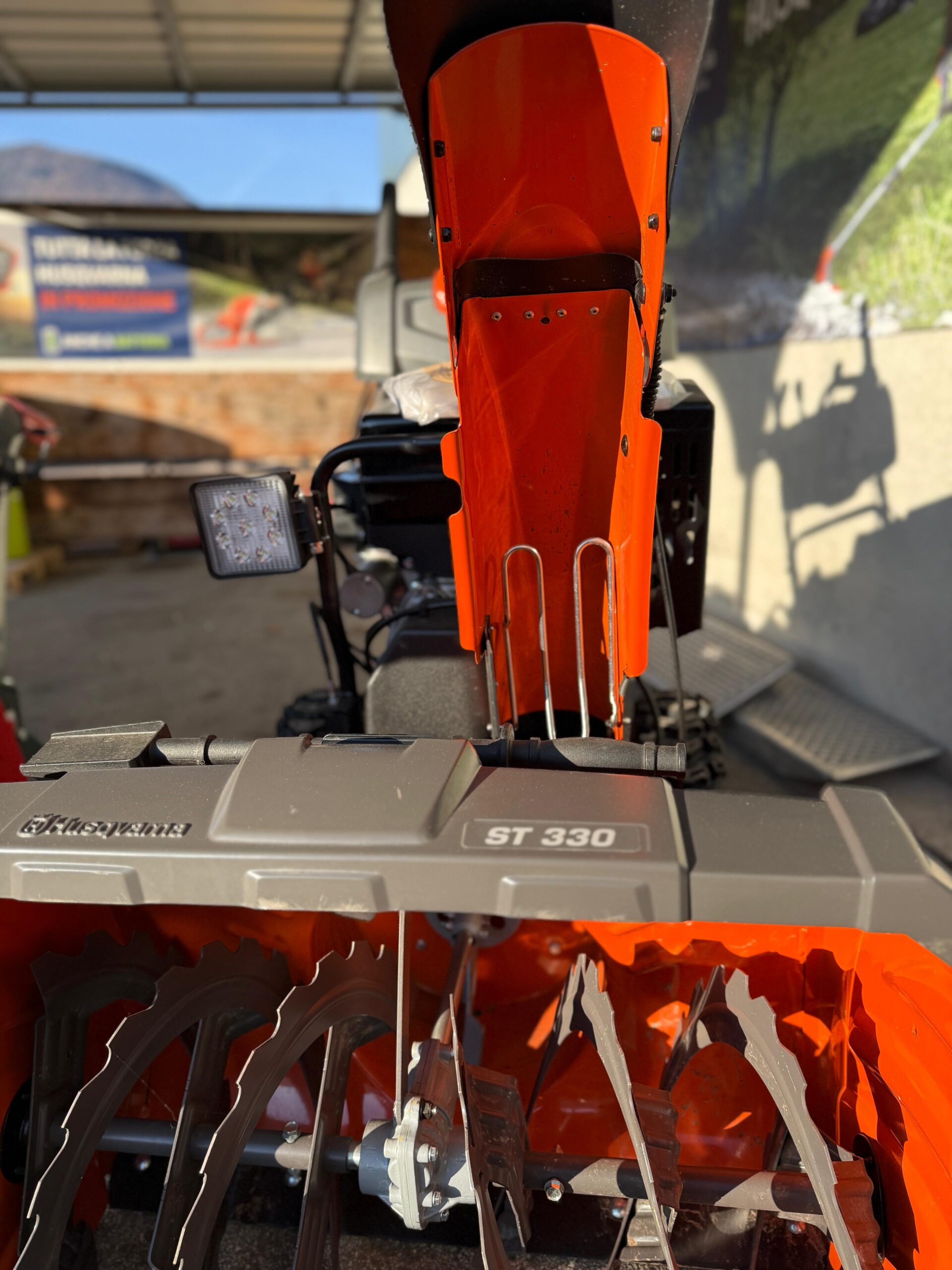 HUSQVARNA SPAZZANEVE ST330