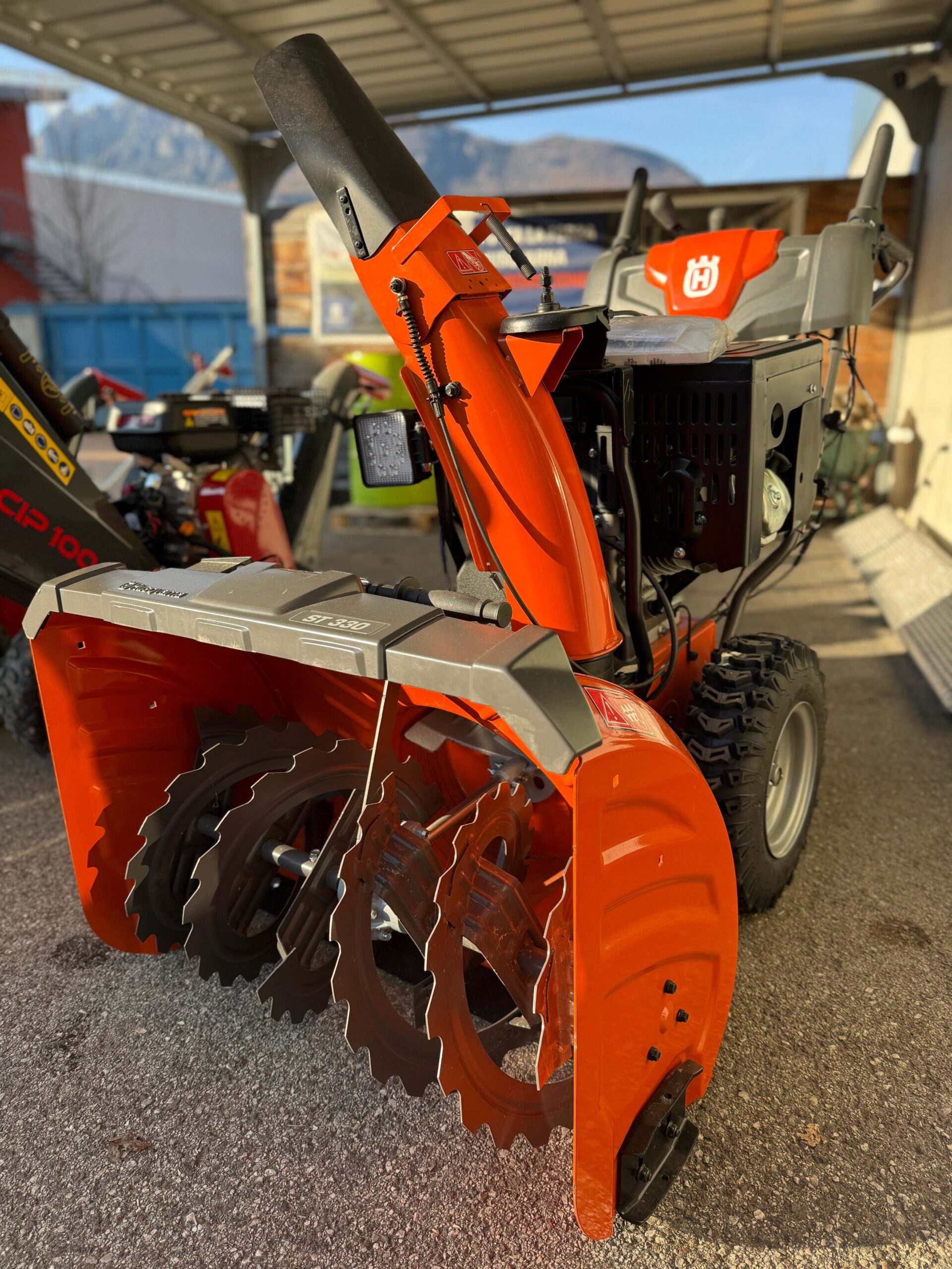 SPAZZANEVE HUSQVARNA ST330